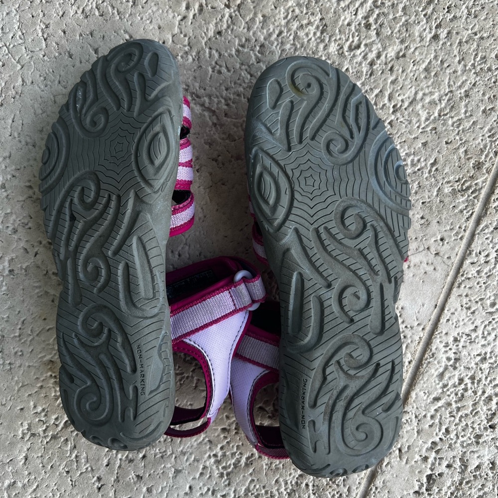 Teva Pink Sandals size 1Y - Picture 2 of 2
